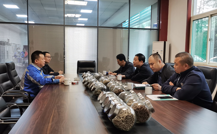 與集團總經(jīng)理孫寧波及部門負責(zé)人座談，就項目建設(shè)、環(huán)境影響、補貼政策等內(nèi)容進行了探討交流