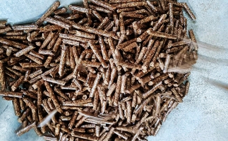 秋季到來(lái)，儲(chǔ)存鋸末顆粒機(jī)生物質(zhì)顆粒的正確方式